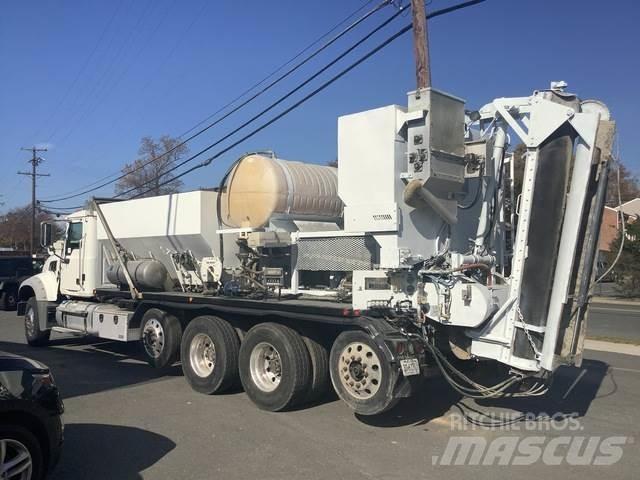 Mack GU713 콘크리트 믹서트럭