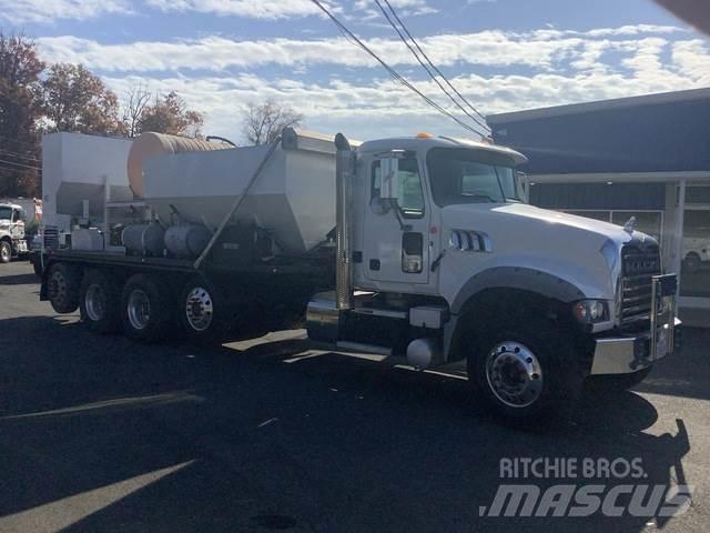 Mack GU713 콘크리트 믹서트럭