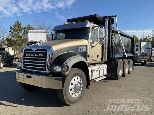 Mack GU713 덤프 트럭