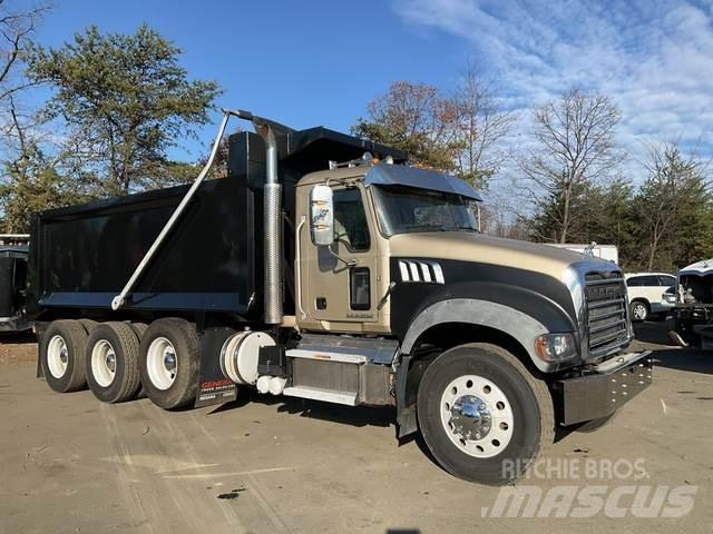 Mack GU713 덤프 트럭