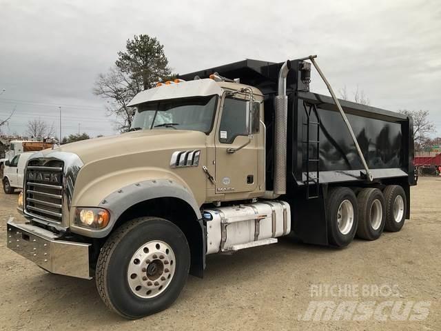 Mack GU713 덤프 트럭