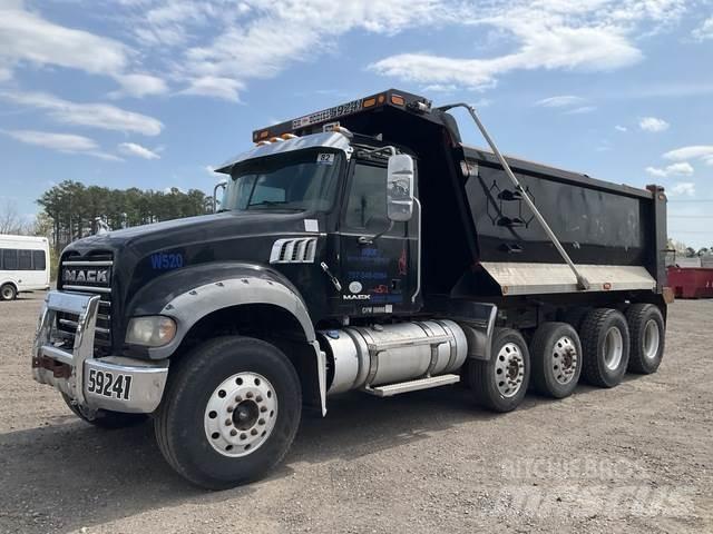 Mack GU713 덤프 트럭