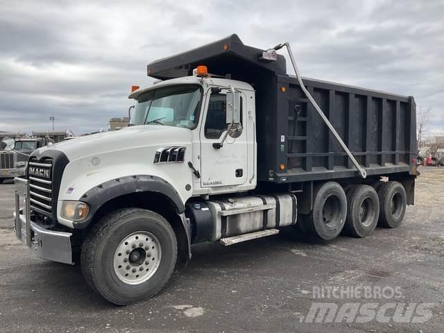 Mack GU713 덤프 트럭