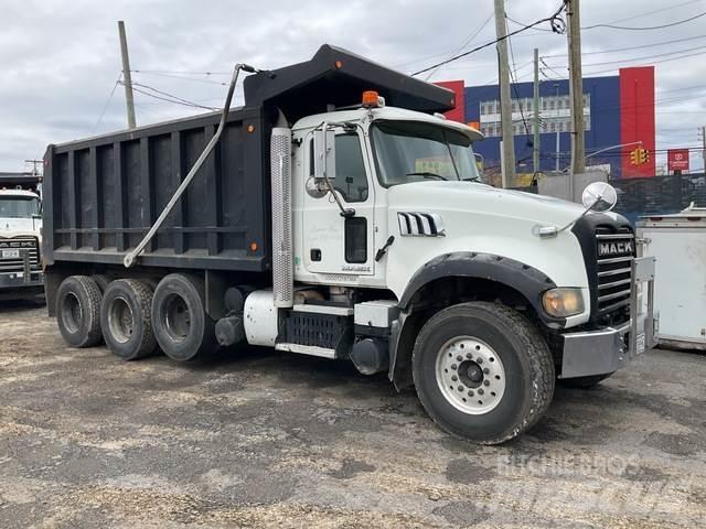 Mack GU713 덤프 트럭