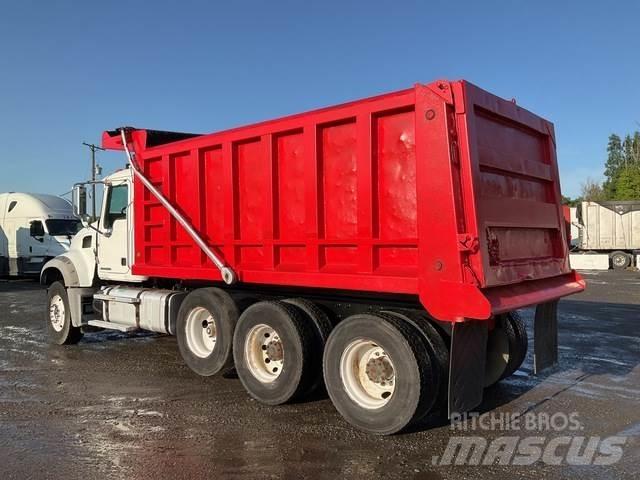 Mack GU713 덤프 트럭