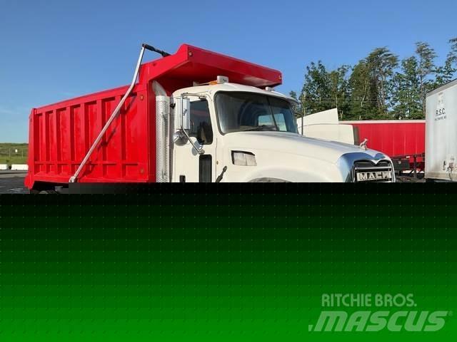 Mack GU713 덤프 트럭