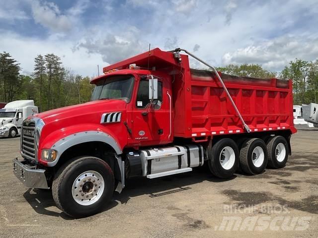 Mack GU713 덤프 트럭