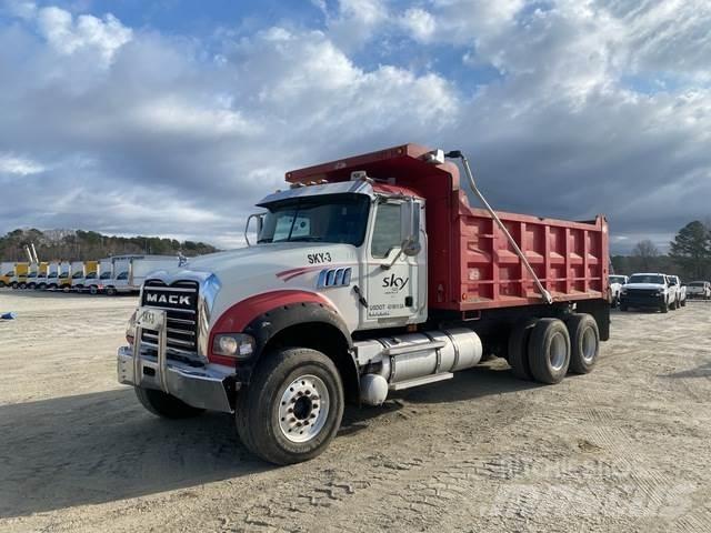 Mack GU713 덤프 트럭