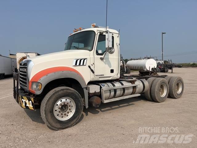 Mack GU713 트랙터 유닛