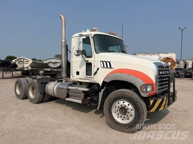 Mack GU713 트랙터 유닛