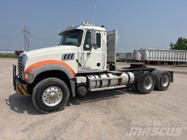 Mack GU713 트랙터 유닛