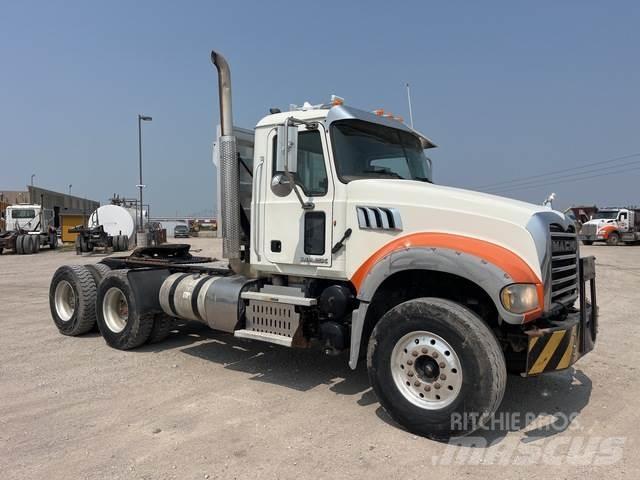 Mack GU713 트랙터 유닛