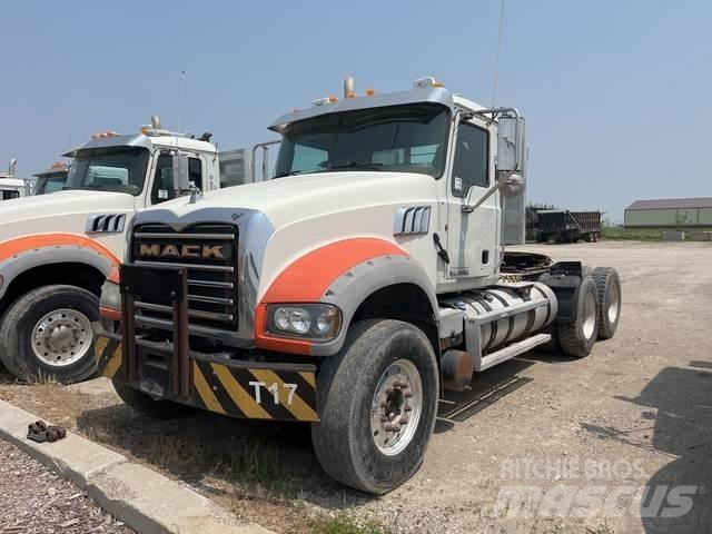 Mack GU713 트랙터 유닛