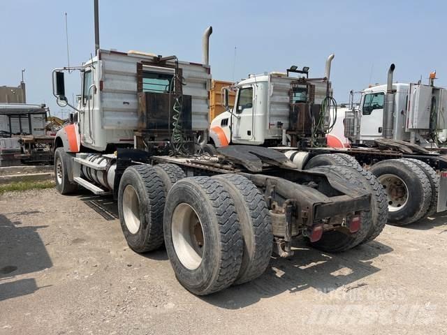 Mack GU713 트랙터 유닛
