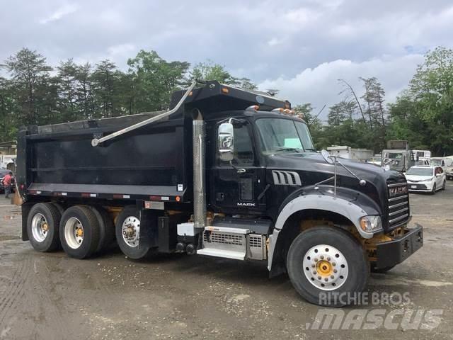 Mack GU713 덤프 트럭