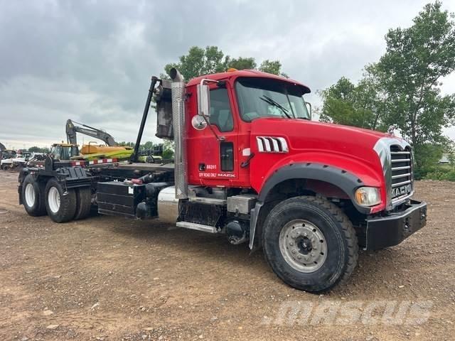 Mack GU713 스킵 로더 트럭