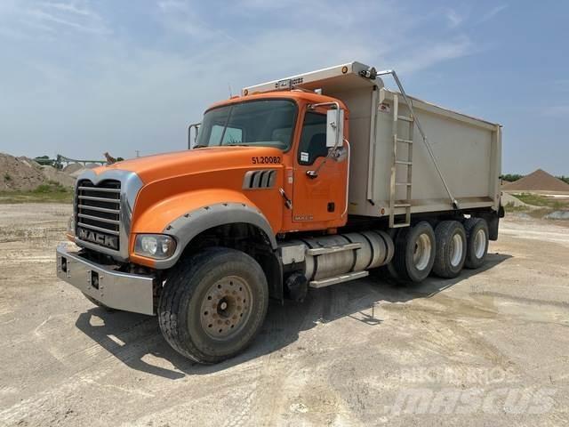 Mack GU713 덤프 트럭