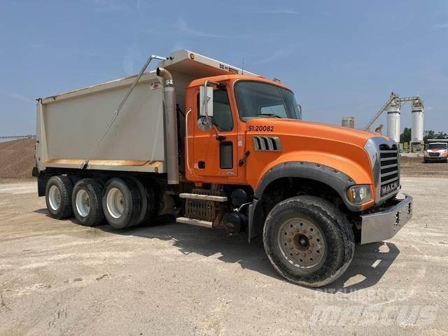 Mack GU713 덤프 트럭