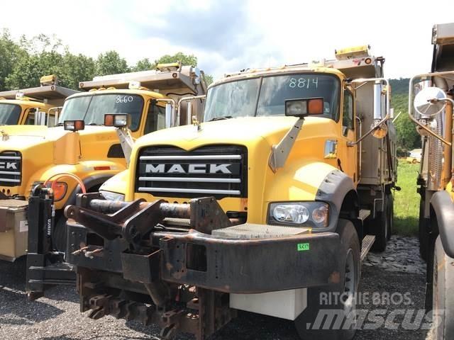 Mack GU713 제설 블레이드 및 제설기