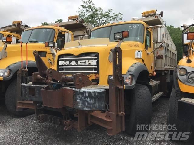Mack GU713 제설 블레이드 및 제설기