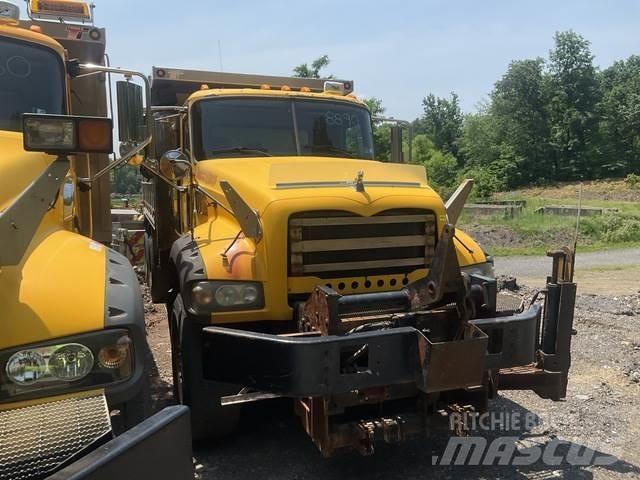 Mack GU713 제설 블레이드 및 제설기