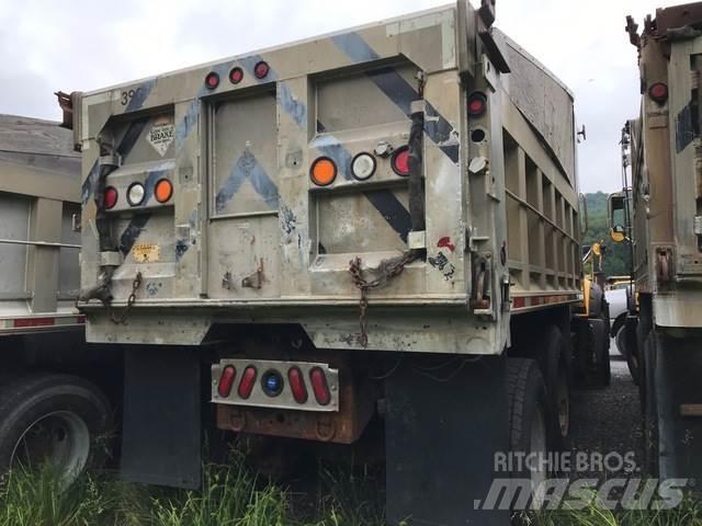 Mack GU713 덤프 트럭