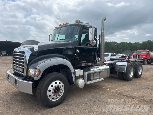 Mack GU713 트랙터 유닛