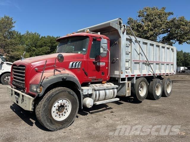 Mack GU713 덤프 트럭