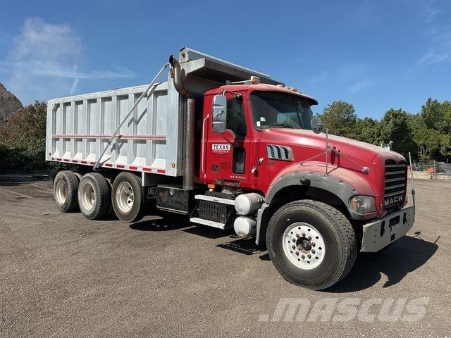 Mack GU713 덤프 트럭