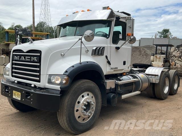Mack GU713 트랙터 유닛