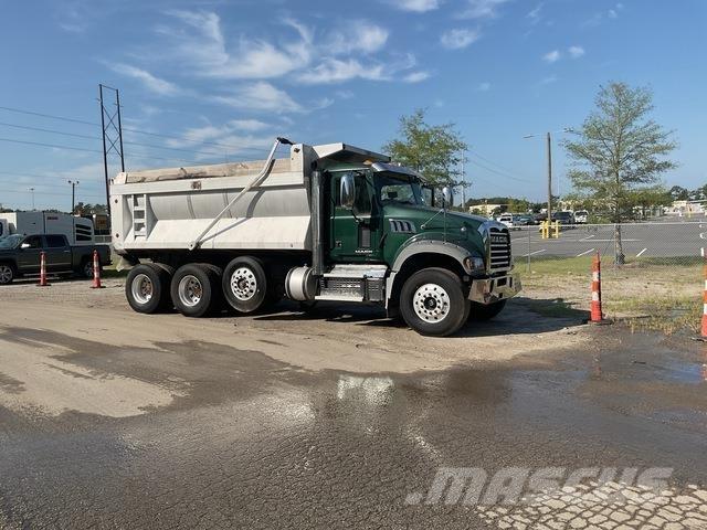 Mack GU713 덤프 트럭