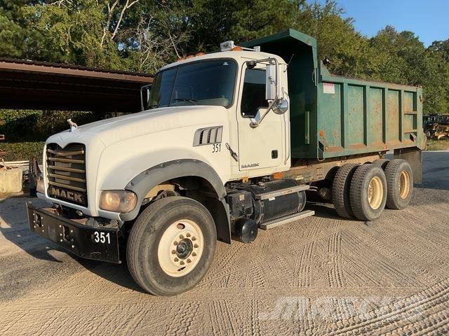 Mack GU713 덤프 트럭
