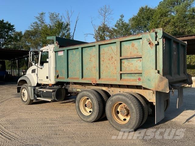 Mack GU713 덤프 트럭