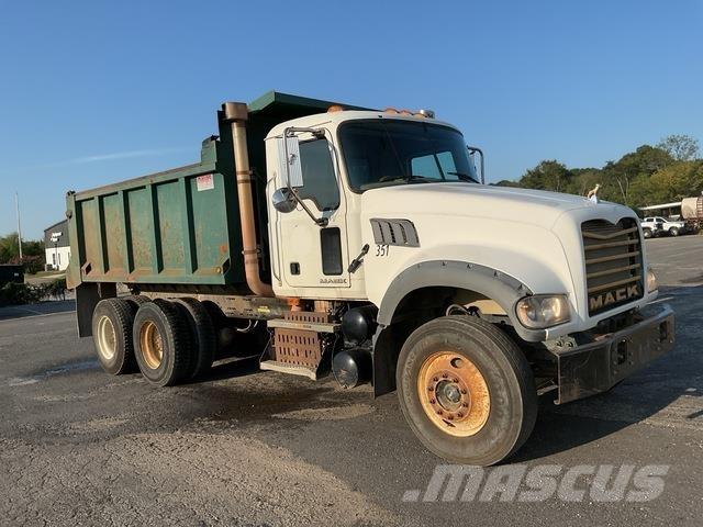 Mack GU713 덤프 트럭