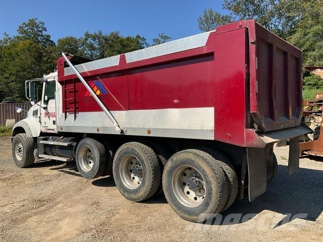 Mack GU713 덤프 트럭