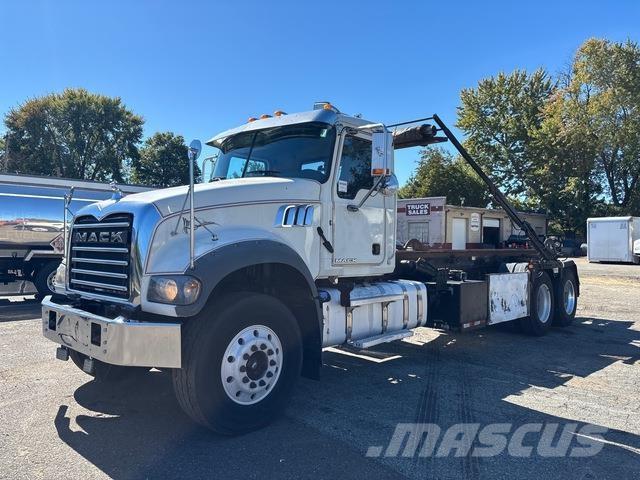 Mack GU713 스킵 로더 트럭