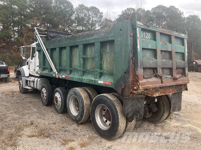 Mack GU713 덤프 트럭