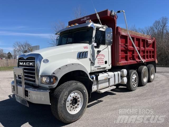 Mack GU714 덤프 트럭