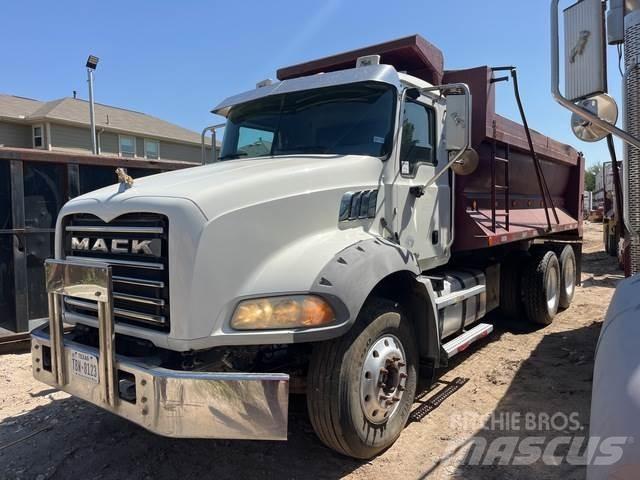 Mack GU813 덤프 트럭