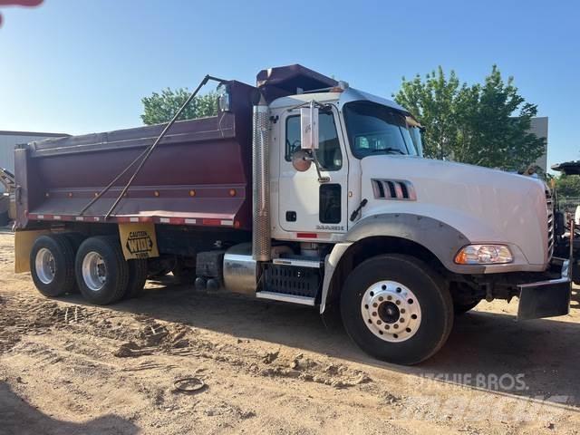 Mack GU813 덤프 트럭