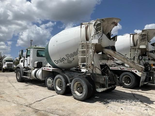 Mack GU813 기타 트럭