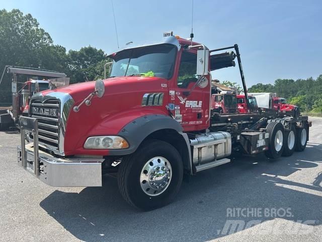 Mack GU813 스킵 로더 트럭