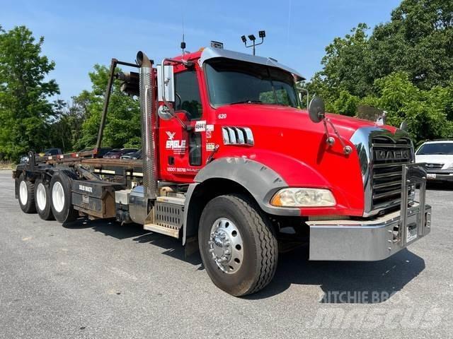 Mack GU813 스킵 로더 트럭
