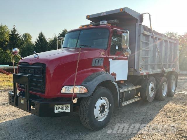 Mack GU813 덤프 트럭