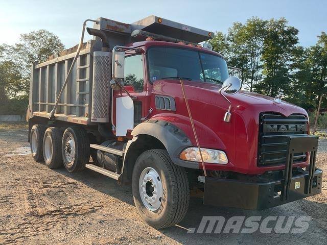 Mack GU813 덤프 트럭
