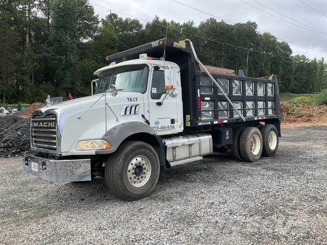 Mack GU813 덤프 트럭