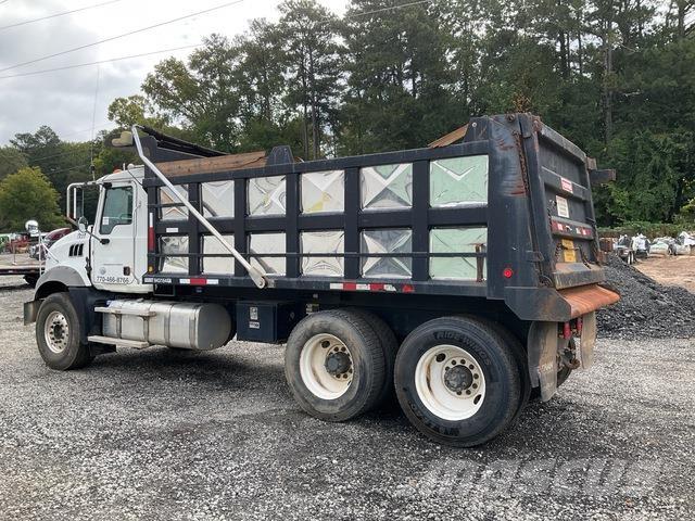 Mack GU813 덤프 트럭