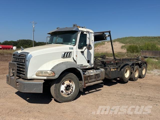 Mack GU813 스킵 로더 트럭