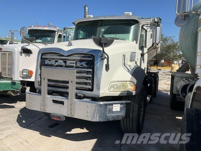Mack GU813 콘크리트 믹서트럭