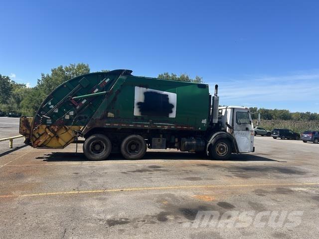 Mack LE613 폐기물 수거 트럭
